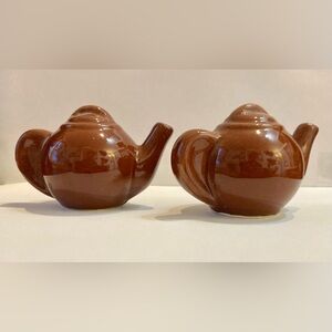 Vintage Brown Ceramic Teapots Salt and Pepper Shakers